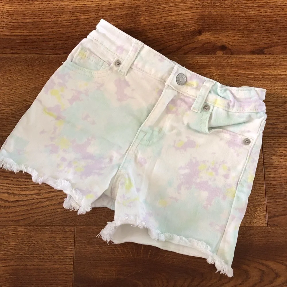 Cat & Jack pastel tie dye super stretch cut off jean shorts in size S (6/6x)